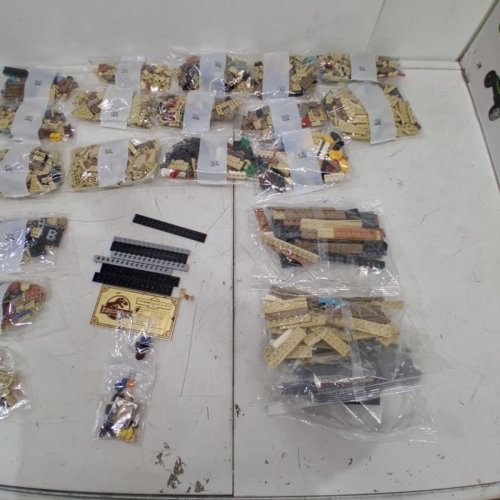 3145PC JURASSIC PARK LEGO DINOSAUR FOSSILS TYRANNOSAURUS REX SET (MODEL: 76968) image 5