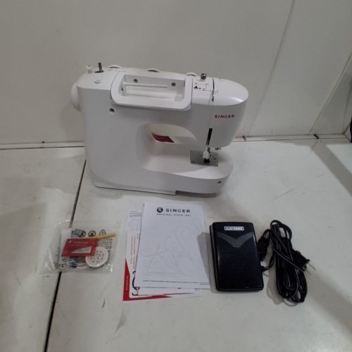 SINGER SEWING MACHINE WITH 23 BUILT-IN STITCHES - WHITE (MODEL: MX231) image 5