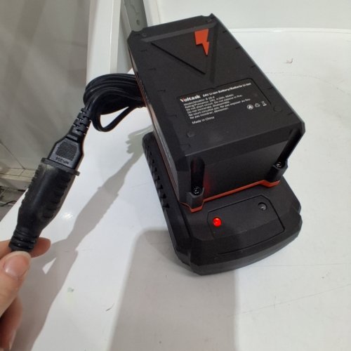 VOLTASK CORDLESS ELECTRIC SNOW SHOVEL WITH 1 BATTERY AND CHARGER - 13" / 24V - BLACK/ORANGE (MODEL: CSS001-130OR) image 3
