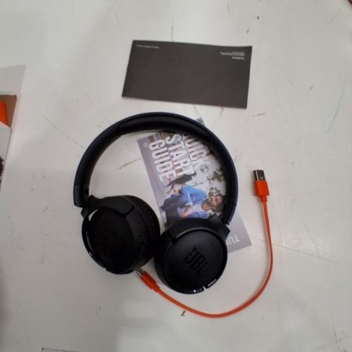 JBL BLUETOOTH WIRELESS HEADPHONES - BLACK (MODEL: TUNE 520BT) image 4