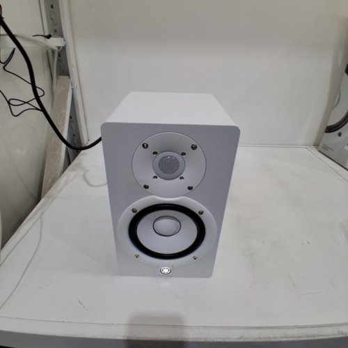 YAMAHA 5" POWERED STUDIO MONITOR SPEAKER - 70W - WHITE (MODEL: HS5) image 3