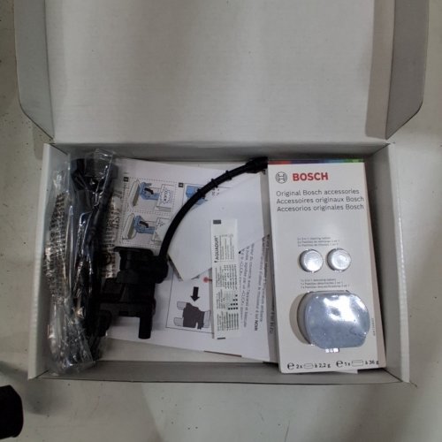 BOSCH VEROCAFE 800 SERIES AUTOMATIC ESPRESSO MACHINE WITH INTEGRATED MILK SYSTEM - BLACK/SILVER (MODEL: TQU60307) image 15