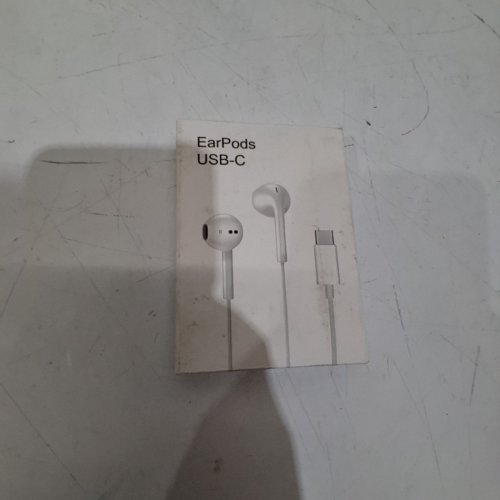 USB-C WIRED EARBUDS - WHITE image 2