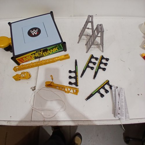 WWE MONEY IN THE BANK CASH-IN RING PLAYSET (MODEL: JB81-9993) image 6