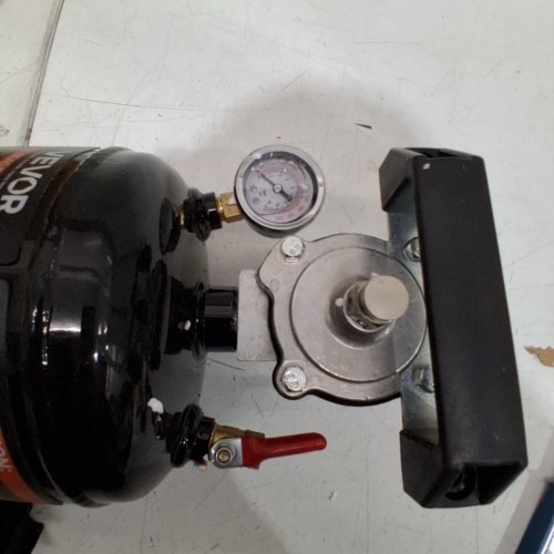 VEVOR BEAD SEATER 87 TO 116 PSI HANDHELD- 2.1 GAL/8L- BLACK (MODEL: XJC-026) image 4