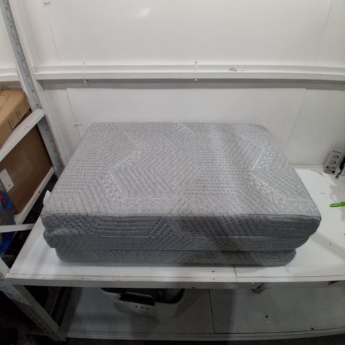 CERTIPUR-US TRI FOLDING MATTRESS WITH WASHABLE COVER - 25" X 75" X 4" - GREY image 3