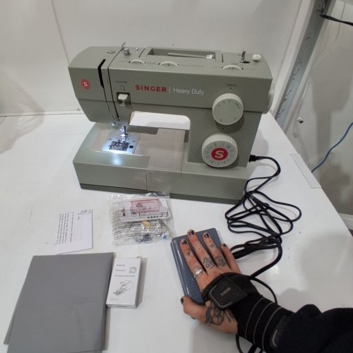 SINGER HEAVY DUTY SEWING MACHINE - 84W - WHITE/GREY - (MODEL: HD4452) image 2