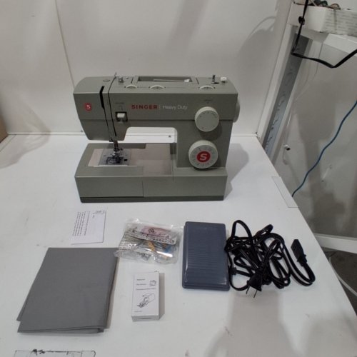 SINGER HEAVY DUTY SEWING MACHINE - 84W - WHITE/GREY - (MODEL: HD4452) image 3
