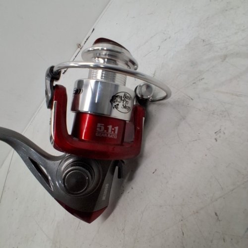 BASS PRO SHOPS MICRO LITE SPINNING REEL - 5.1:1 - 4LB/185 YDS 6LB/150YDS 8LB/130YDS - RED - (MODEL: ML1000D) image 3