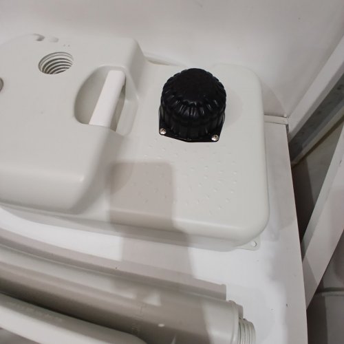 SERENELIFE PORTABLE CAMPING SINK WITH TOWEL HOLDER & SOAP DISPENSER - 19L - WHITE/GREY (MODEL: SLCASN18) image 4