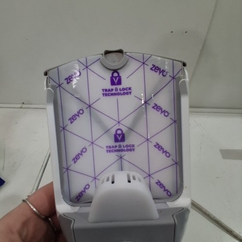ZEVO PLUG-IN FLYING INSECT TRAP - WHITE image 3