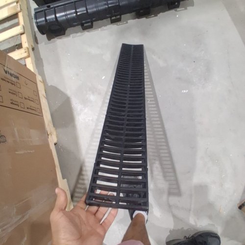 5PK VEVOR TRENCH DRAIN SYSTEM WITH PLASTIC GRATES AND 5 END CAPS - 39.5" X 5" - BLACK image 5