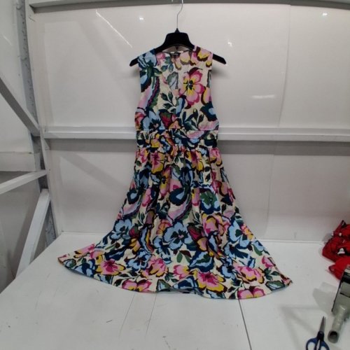WOMEN'S SLEEVELESS FLORAL SMOCKED WAIST DRESS - LARGE - MULTICOLOR image 2