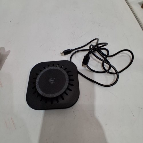 ONN MAGSAFE COMPATIBLE WIRELESS FAST CHARGING PAD - BLACK (MODEL: CHPAD25) image 4