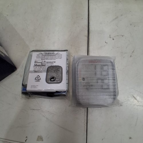 WALGREENS DELUXE ARM BLOOD PRESSURE MONITOR (MODEL: W11000-0923-L/787862) image 3