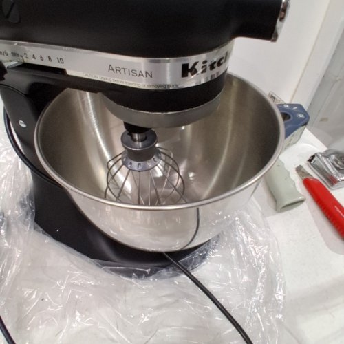KITCHENAID ARTISAN® SERIES 5 QUART TILT-HEAD STAND MIXER, BLACK MATTE (MODEL: KSM150PSBM) image 5