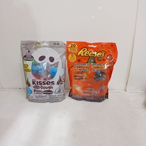 2 (20PC) REESE & HERSHEYS SCENTED DOUGH HALLOWEEN FAVOUR PACKS - 40 TOTAL image 2