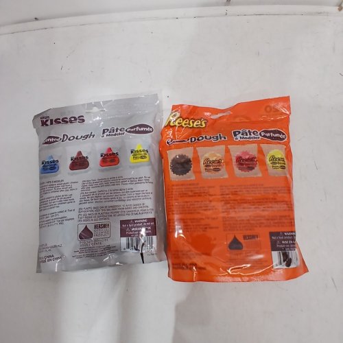2 (20PC) REESE & HERSHEYS SCENTED DOUGH HALLOWEEN FAVOUR PACKS - 40 TOTAL image 3