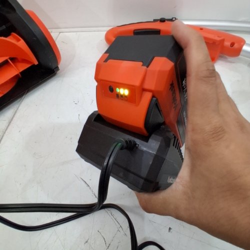 VOLTASK CORDLESS ELECTRIC SNOW SHOVEL WITH 1 BATTERY & CHARGER - 13" - 24V - BLACK/ORANGE (MODEL: CSS001-130OR-CAVK) image 2