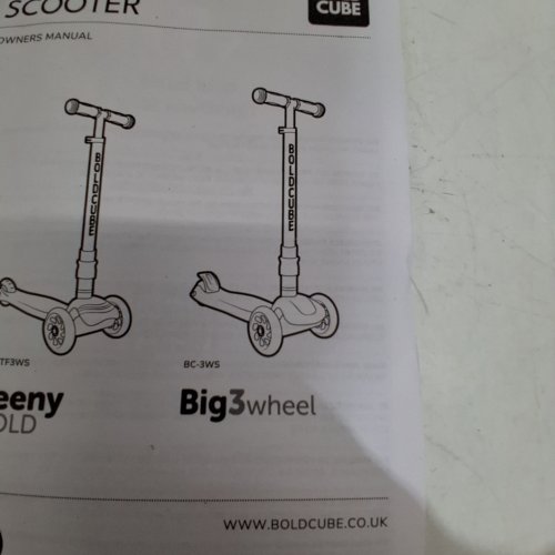 BOLDCUBE THREE WHEEL SCOOTER WITH LED WHEELS - FOR CHILDREN AGES 5-10 YEARS - ASTRO DREAM image 2