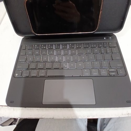 ESR EASY-SET FLOATING CANTILEVER STAND 360 MAGNETIC KEYBOARD CASE FOR IPAD AIR 10.9 AND PRO 11 - BLACK (MODEL: 6B014A 6B022) image 2