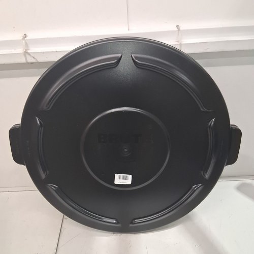 RUBBERMAID BRUTE HEAVY DUTY ROUND TRASH CAN CONTAINER LID - 44 GAL - BLACK (MODEL: FG264560BLA) image 2