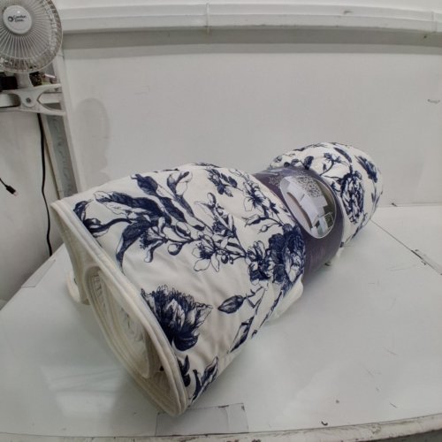 BERKSHIRE LIGHTWEIGHT COOLING BLANKET - KING - WHITE/BLUE FLORALS (MODEL: 1986201) image 2
