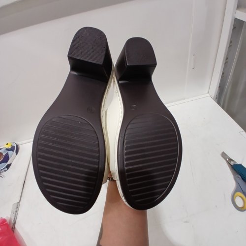 FRANCO ROSSI FLOWER SANDALS - SIZE 8 - WHITE image 4