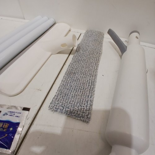 THIN & FLAT FLOOR SWEEPER MOP WITH LIQUID RESERVOIR - WHITE, GREY image 4