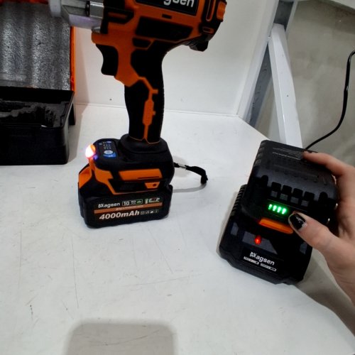MAGSEN 1/2" CORDLESS BRUSHLESS HIGH TORQUE IMPACT WRENCH WITH BATTERIES - 21 V - ORANGE image 2