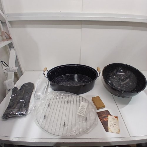 LOEUO LARGE OVAL ROASTING PAN WITH BASTER, RACK & OVEN MITTS - 18" - BLACK SPECKLED image 2