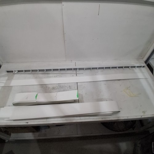 PROJECT SOURCE 3.5" SLAT WIDTH CORDLESS VINYL ROOM DARKENING BLINDS - 66" X 84" - WHITE (MODEL: 978840103) image 2