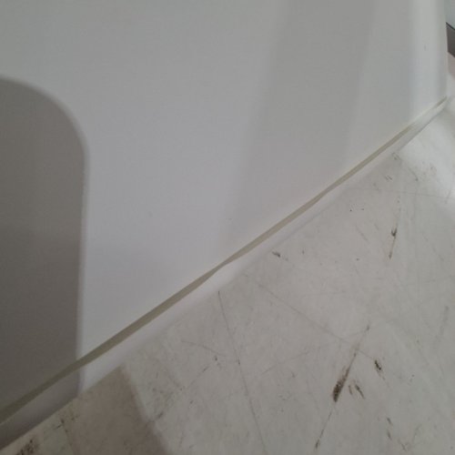 PROJECT SOURCE 3.5" SLAT WIDTH CORDLESS VINYL ROOM DARKENING BLINDS - 66" X 84" - WHITE (MODEL: 978840103) image 4