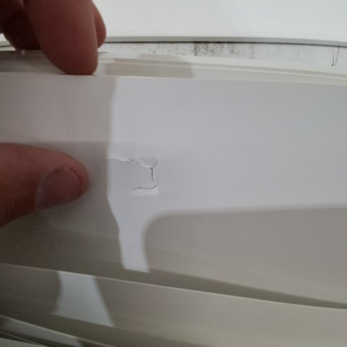 PROJECT SOURCE 3.5" SLAT WIDTH CORDLESS VINYL ROOM DARKENING BLINDS - 66" X 84" - WHITE (MODEL: 978840103) image 5