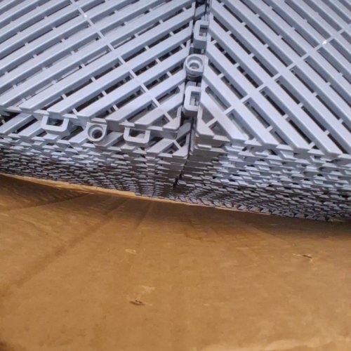 32PK VEVOR MODULAR INTERLOCKING DRAINAGE MATS - 12" X 12" - GREY image 4