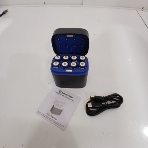 MAXFREE RECHARGEABLE AA BATTERY CHARGER - BLACK / BLUE (MODEL : AA-A1) image 2