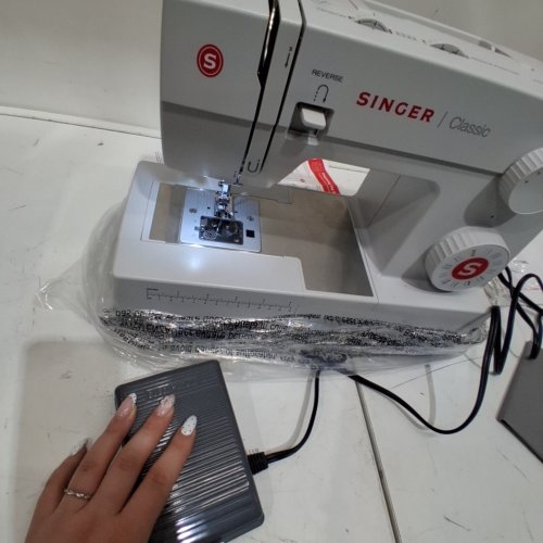 SINGER 4423 HEAVY DUTY SEWING MACHINE (MODEL: 4423) image 2