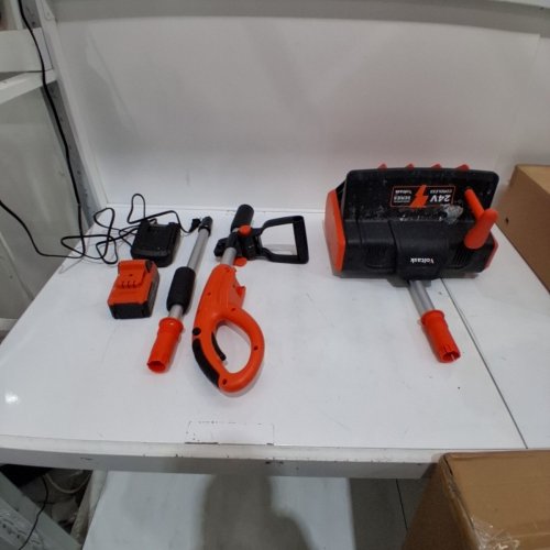 VOLTASK CORDLESS ELECTRIC SNOW SHOVEL WITH 1 BATTERY - 13" - 24V - BLACK/ORANGE (MODEL: CSS001-130OR-CAVK/SS-20B) image 3