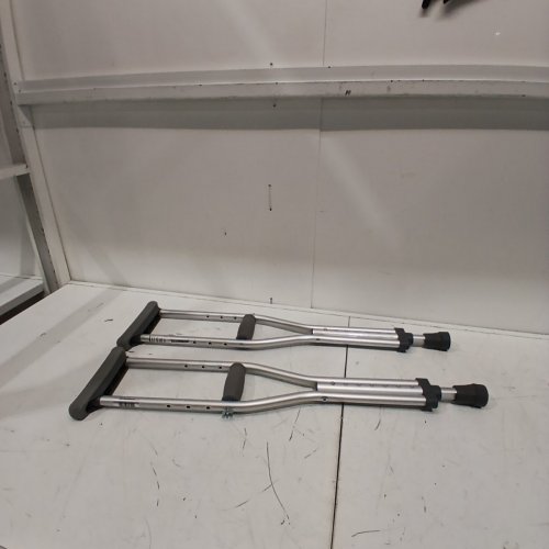 KIDS MEDLINE GUARDIAN ADJUTABLE CRUTCHES - 4FT 6”–5FT 2” TALL - ALUMINIUM - (MODEL:MDS80337Z) image 3