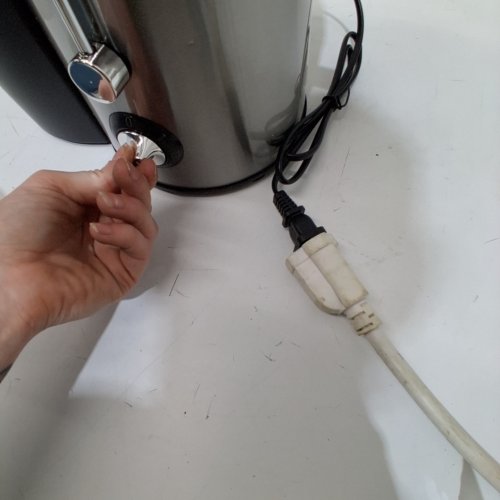 ELECTRIC JUICER MACHINE FOR FRUIT AND VEGETABLES - BLACK (MODEL: JH-3028) image 2