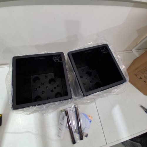 2PK GARVEE SELF-WATERING PLANTERS WITH DRAINAGE HOLES, WATER LEVEL MONITOR AND INNER BUCKET image 3