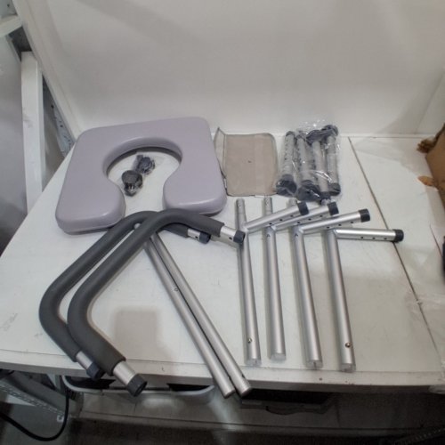 4-LEG RAISED TOILET SEAT WITH ADJUSTABLE HEIGHT AND ARMS - 400LBS MAX - GREY (MODEL:XZY402) image 2