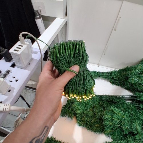 GARVEE PRE-LIT ARTIFICIAL CHRISTMAS TREE WITH ORNAMENTS - 7FT - GREEN (MODEL: PHK_358XT7CU) image 2