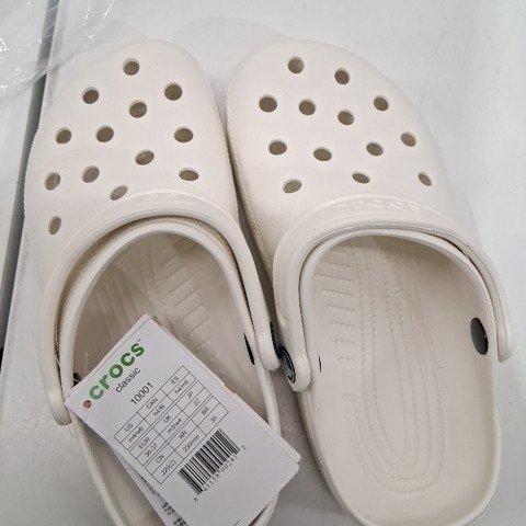 UNISEX CROCS CLASSIC CLOGS - MEN'S: 4, WOMEN'S: 6 - WHITE (STYLE:10001-100) image 2