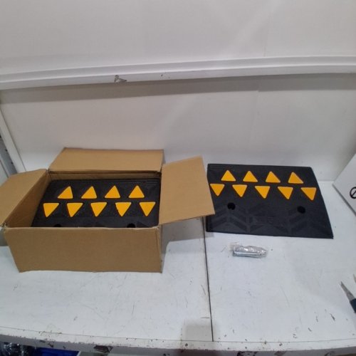 2PK RUBBER CURB RAMP - 13" X 19" X 5" - BLACK/YELLOW (MODEL: KR-07) image 2