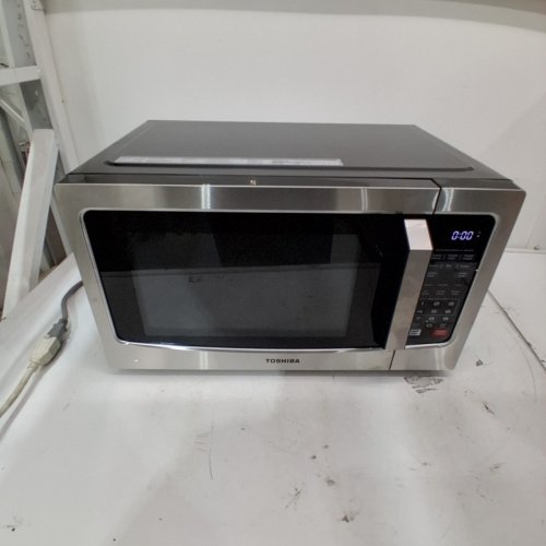 TOSHIBA COMPACT COUNTERTOP MICROWAVE OVEN WITH SOUND OFF MODE - 1.2CU.FT - 900W - STAINLESS STEEL (MODEL: ML-EM31P(SS)/CA) image 3