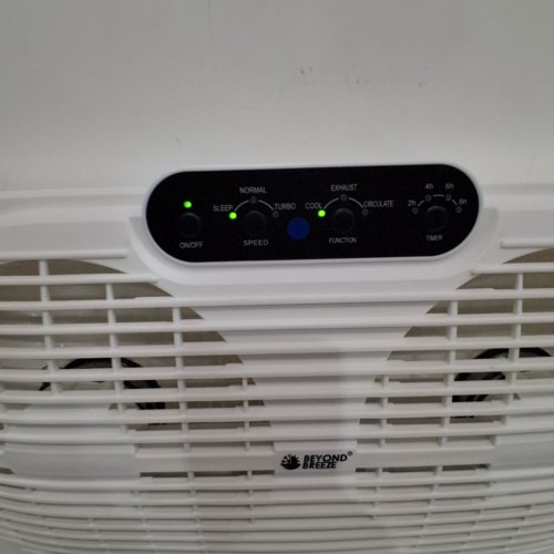 BEYOND BREEZE TWIN WINDOW FAN WITH REVERSIBLE AIRFLOW AND INTRUDER ALARM - 9" FANS - FITS WINDOWS 23.5" TO 37" - 3 SPEEDS - WHITE (MODEL: WF330R-EC) image 2