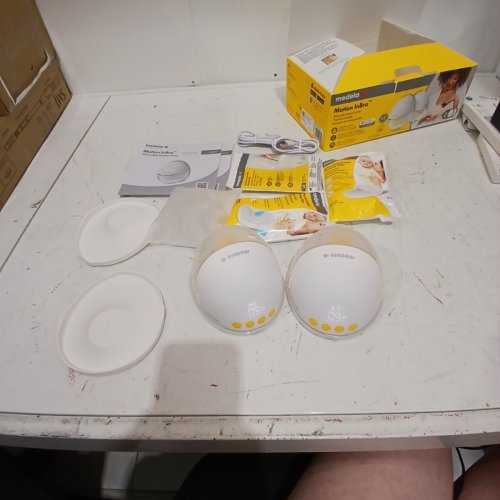 MEDELA MOTION INBRA WEARABLE BREAST PUMP - WHITE/YELLOW - (MODEL: YM-8801) image 2