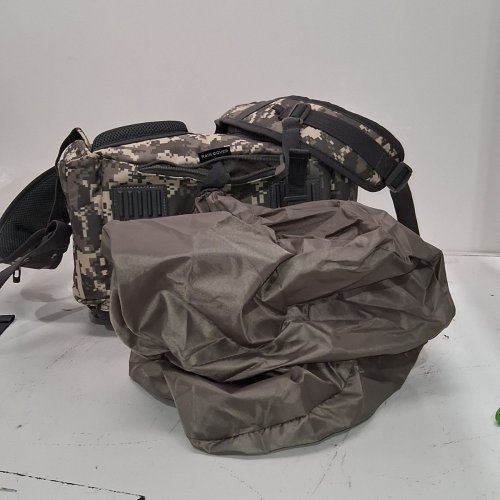 PISCIFUN WATERPROOF FISHING TACKLE BACKPACK WITH BULIT IN RAIN COVER - CAMOFLAUGE - (MODEL: ‎PISCIFUN-BG003-C) image 7