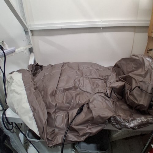 INFLATABLE AIR MATTRESS WITH BUILT-IN ELECTRIC PUMP - TWIN - BROWN/BEIGE - (MODEL: HT-688) image 4